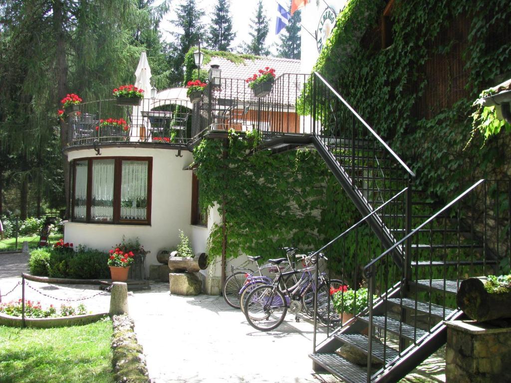 Lh Albergo Il Paradiso Pescasseroli Exterior photo